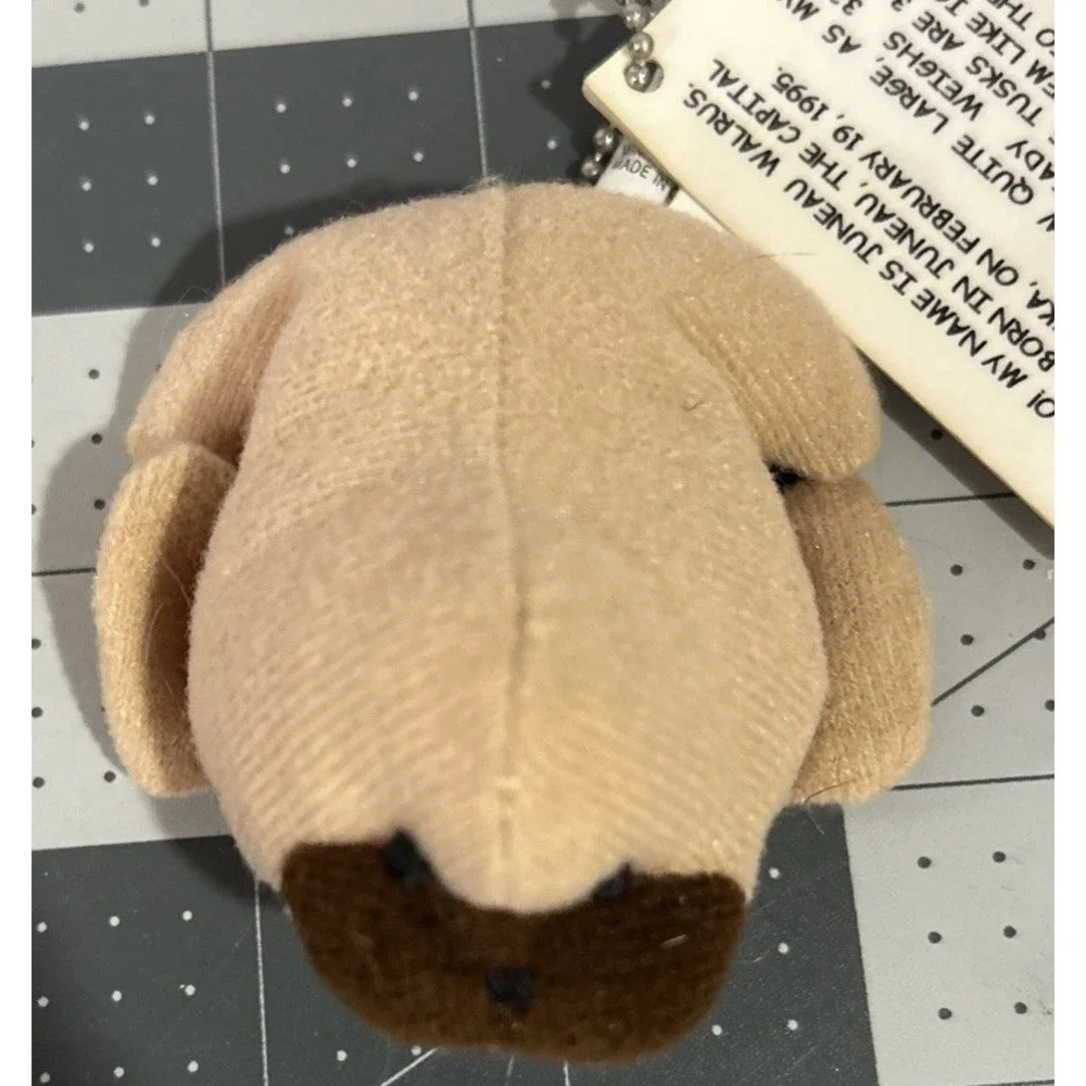 1997 WEEBEANIES COLLECTOR SERIES 1st EDITION keychain Juneau Walrus Plush w/card